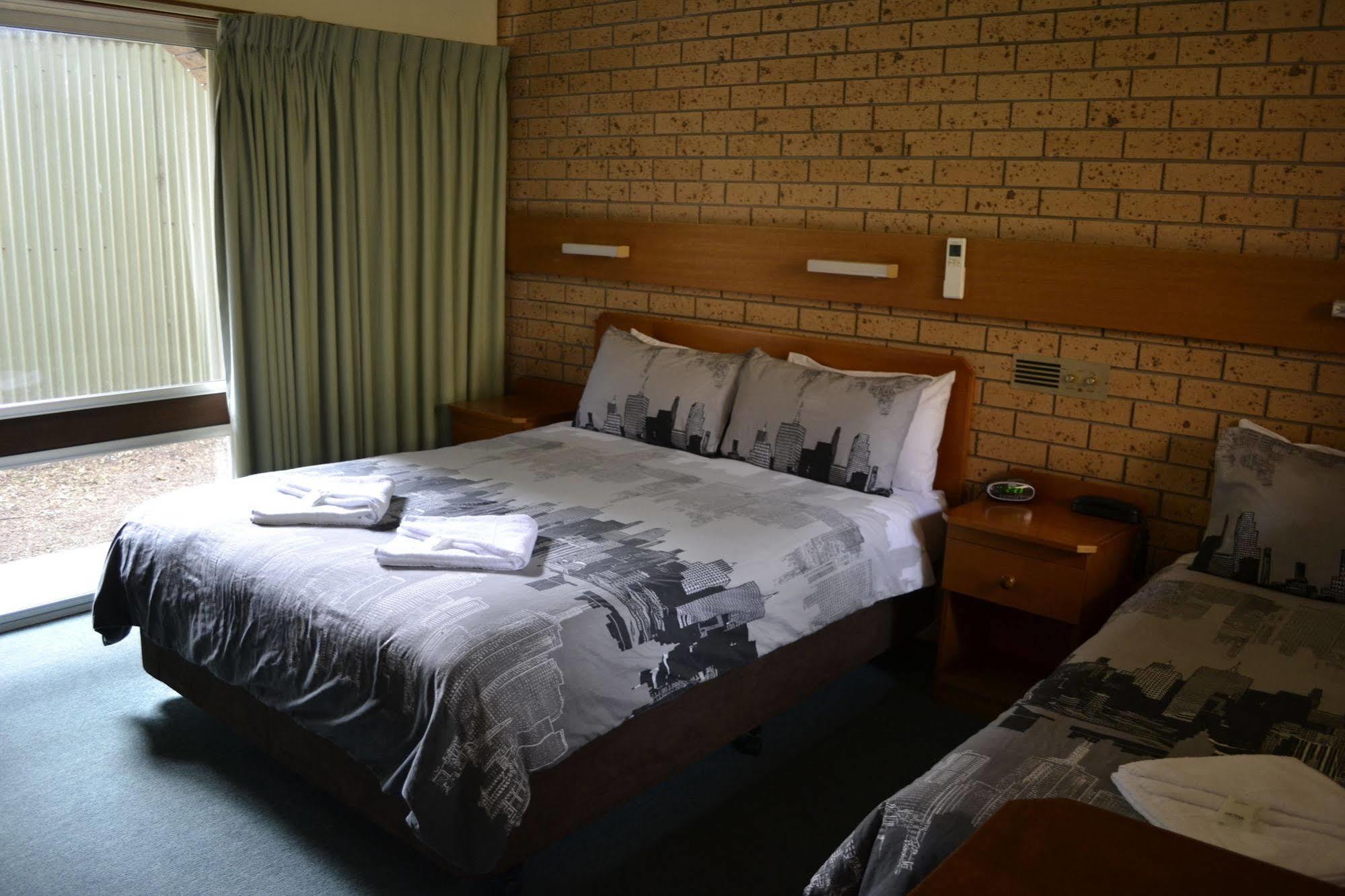 Colac Mid City Motor Inn Extérieur photo