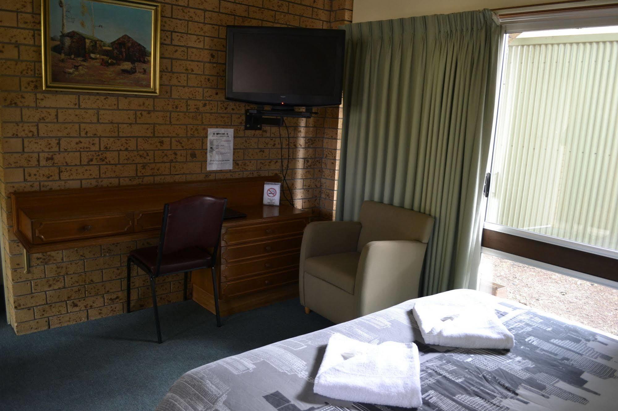 Colac Mid City Motor Inn Extérieur photo